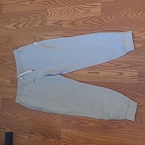 Vuori Women’s Performance Jogger – M | Gray | Gently Used